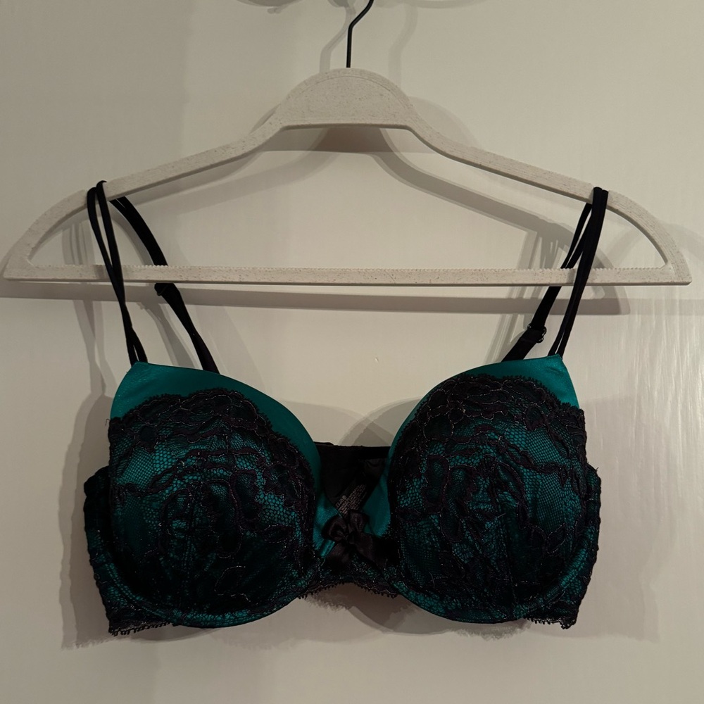 Victoria’s Secret Very Sexy Lined Demi (36D)